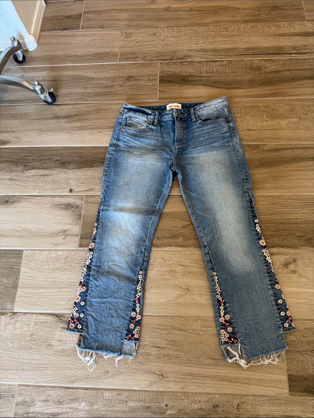 Driftwood 30 x 26 Indie berry jam floral embroidered jeans